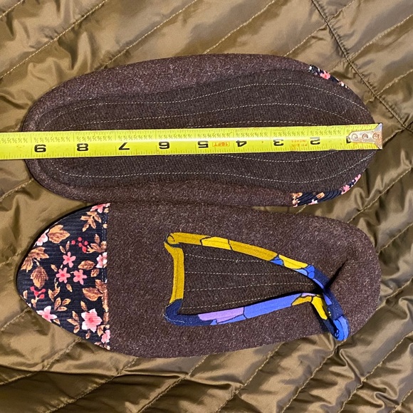 Brand new unique hand made Bulgarian slippers - Picture 4 of 5